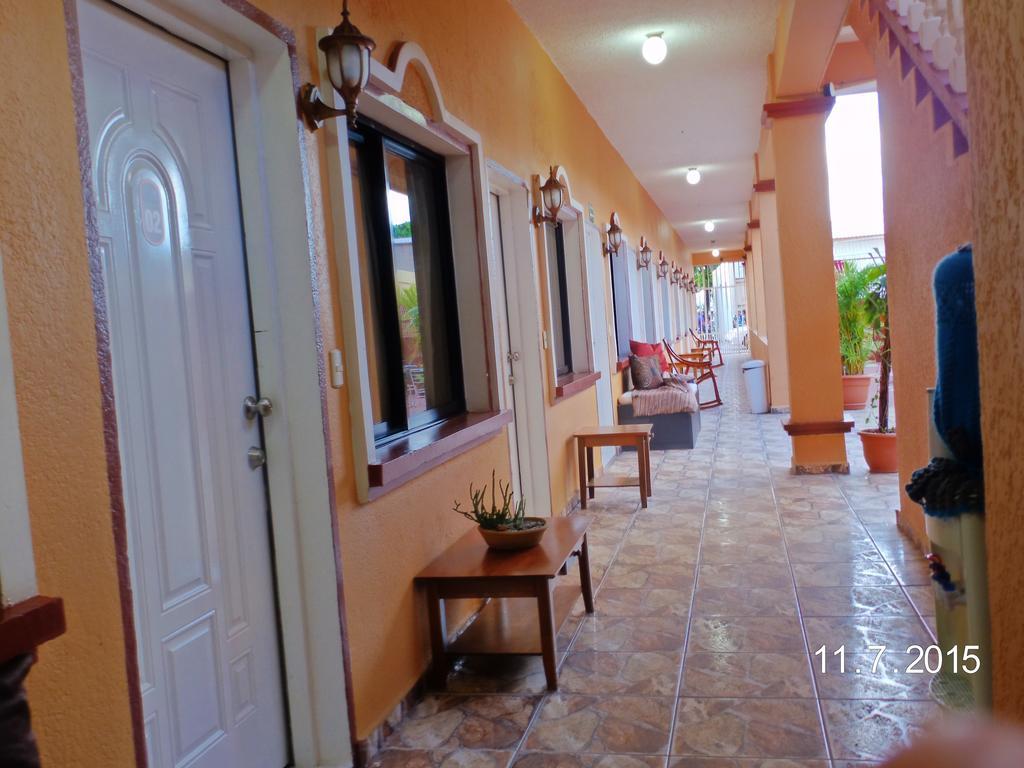 Uw Oasis Hotel La Ceiba Exterior photo