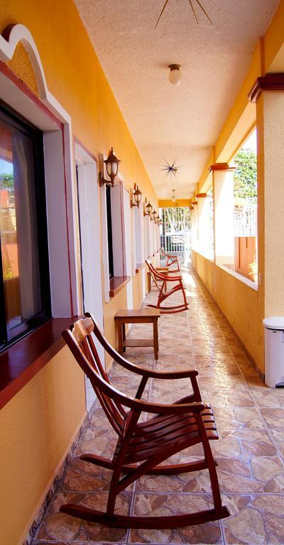 Uw Oasis Hotel La Ceiba Exterior photo