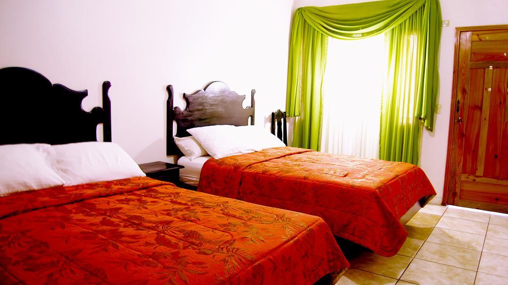 Uw Oasis Hotel La Ceiba Room photo