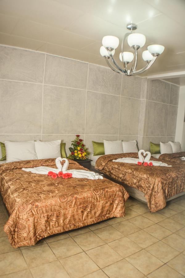 Uw Oasis Hotel La Ceiba Exterior photo